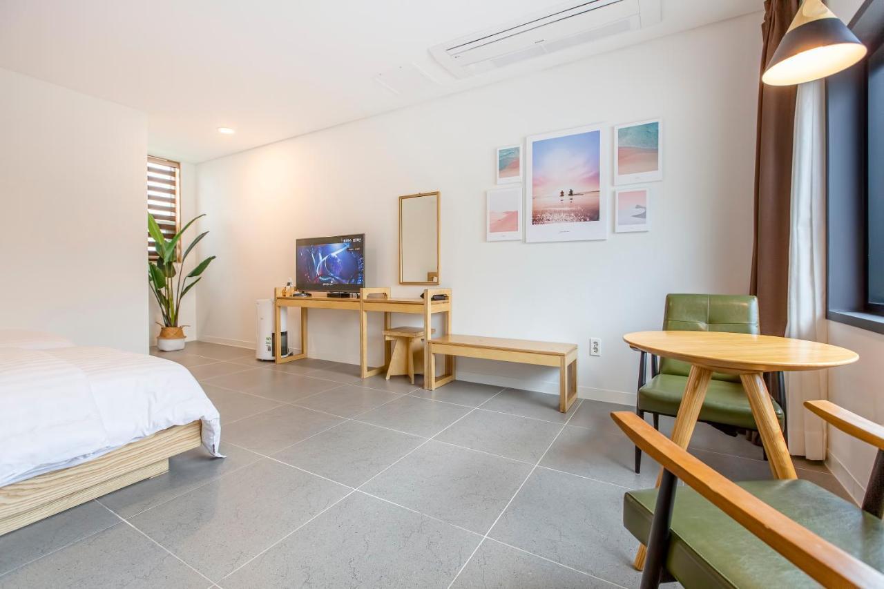 Lunamar Pension Jeju Ngoại thất bức ảnh